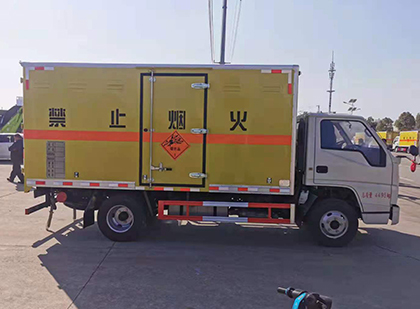 龙陵爆破器材运输车